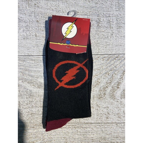 NEW DC Comics THE FLASH Crew Socks Unisex Men's Black Red Size 8-12 #D060 - Picture 1 of 2